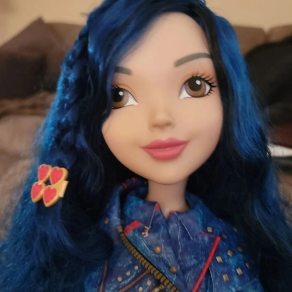 Disney Descendants Evie Doll - Picture 4 of 11